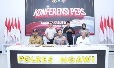 Polres-Ngawi-Amankan-2-Tersangka-Pengedar-Narkoba-223,842-gram-Sabu-Disita