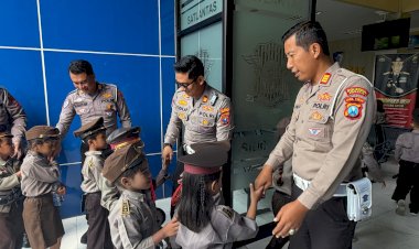 Polisi-Sahabat-Anak-:-Polresta-Sidoarjo-Edukasi-Tertib-Lalu-Lintas-Sejak-Dini