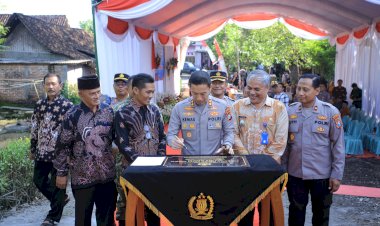 Polres-Madiun-Resmikan-Jembatan-Merah-Putih-Presisi,-Akses-Warga-Kini-Lebih-Aman