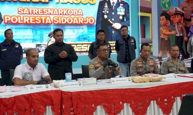 Polresta-Sidoarjo-Ungkap-Peredaran-Narkotika-Jaringan-Internasional,-Dua-WNA-Diamankan