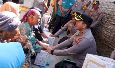 Sambut-Hari-Bhayangkara-ke-80,-Polres-Lamongan-Bedah-Rumah-Warga-Tak-Layak-Huni-dan-Salurkan-Bansos