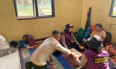 Polri-Berikan-Konseling-dan-Trauma-Healing-bagi-Korban-Gempa-di-Manggarai-Barat