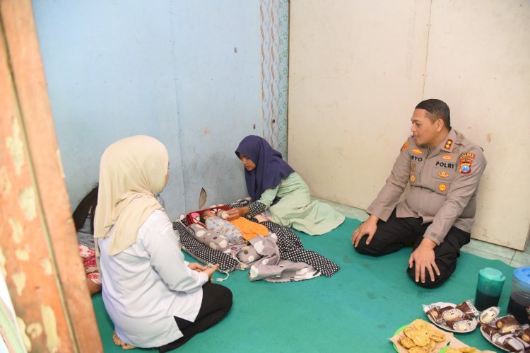Empati Tanpa Batas Polres Bondowoso Bantu Keluarga Bayi Kembar yang Kehilangan Ibu
